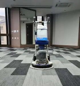 Commercial carpet cleaning machine